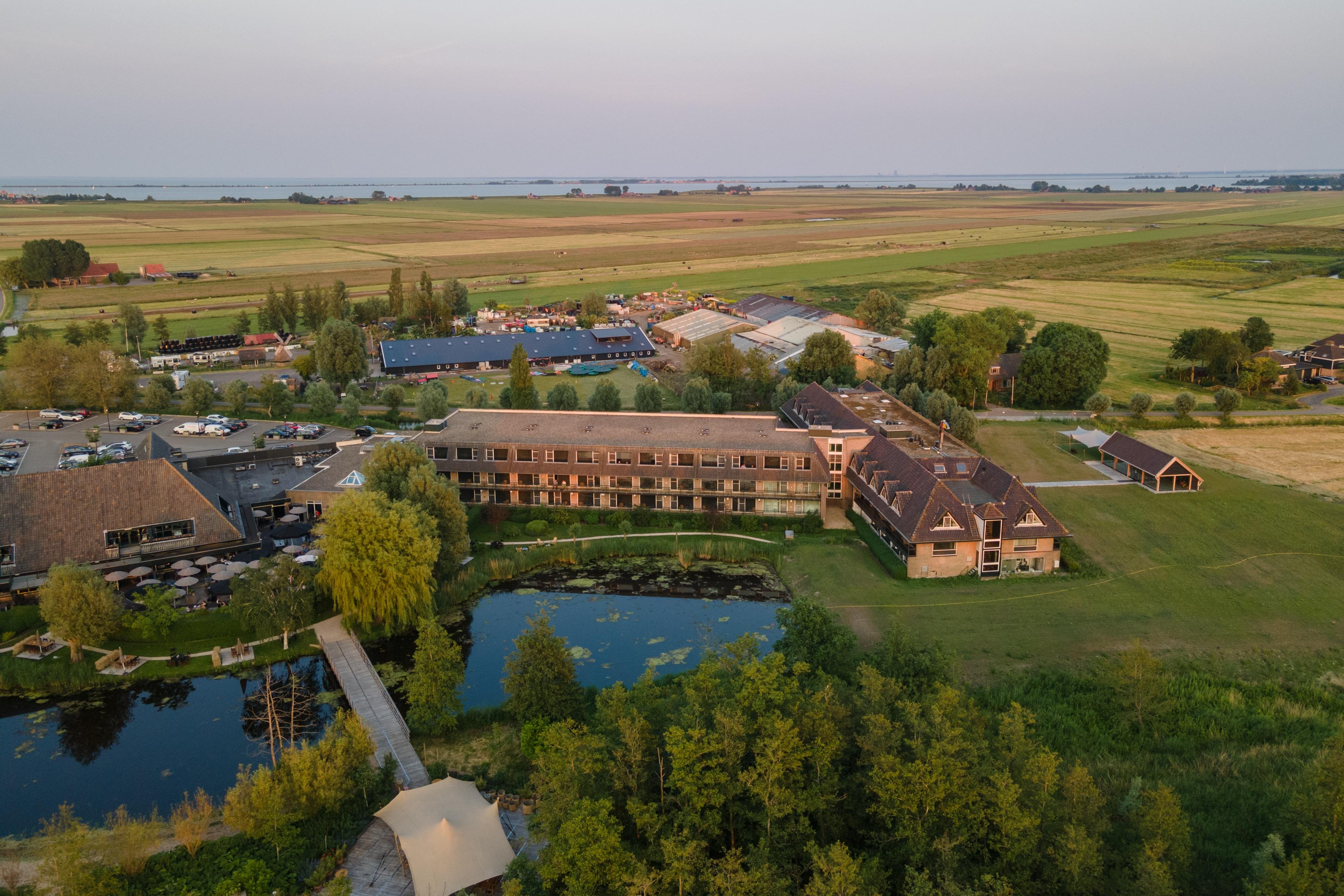 Van Der Valk Hotel Volendam Bagian luar foto
